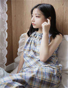 双手攀上两团少女峰奇幻片免费-千金肉奴隷1985在线观看