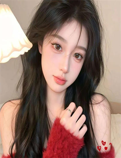 《克里斯黛拉阿朗索：中产阶级》美学价值分析：艺术美感与审美特征探讨